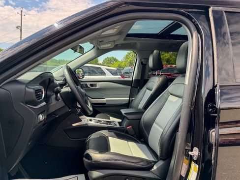 Used 2023 Ford Explorer XLT w/ Equipment Group 202A AWD/4WD image 21