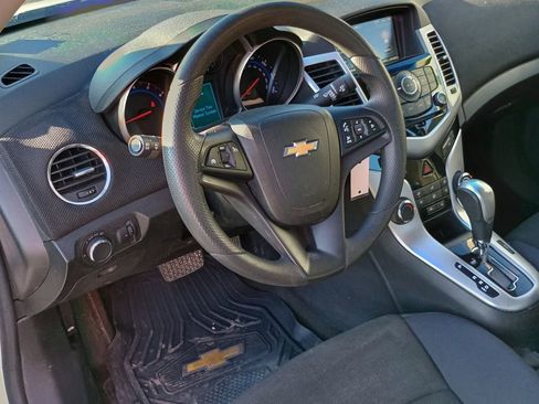 Used 2016 Chevrolet Cruze LT image 9