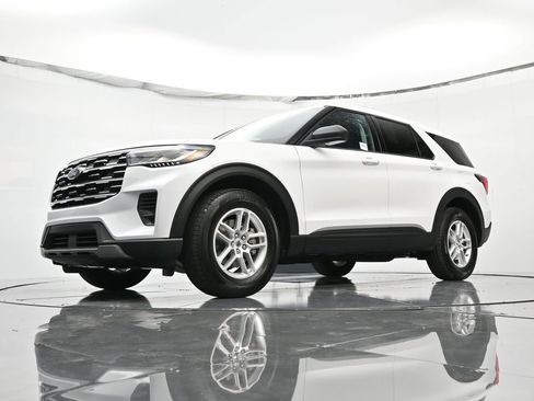 New 2026 Ford Explorer Active image 18