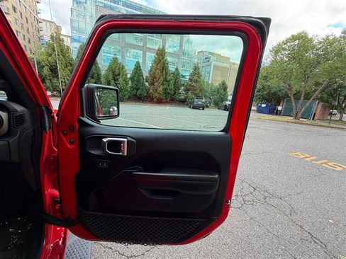 Used 2018 Jeep Wrangler Unlimited Sport S AWD/4WD image 38