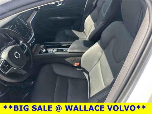 Used 2025 Volvo V60 B5 Cross Country Plus image 19