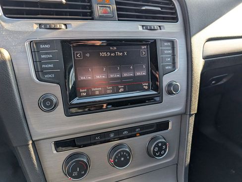 Used 2015 Volkswagen Golf TDI S image 15