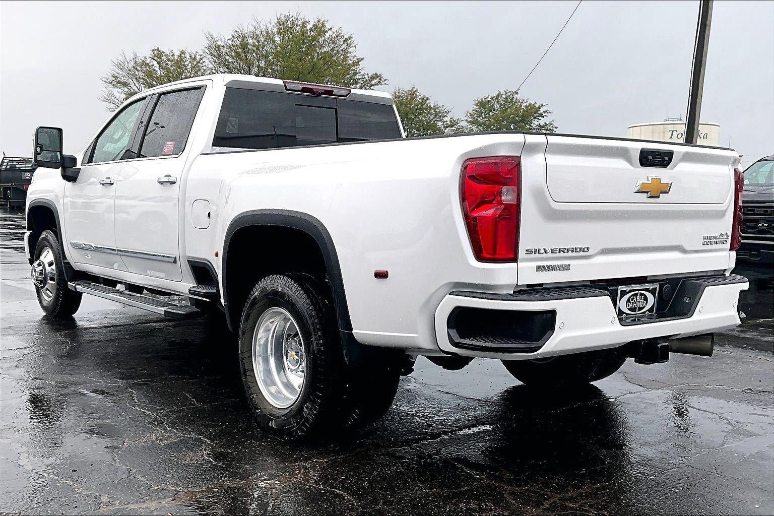 Used 2025 Chevrolet Silverado 3500 High Country w/ High Country Premium Package AWD/4WD image 5