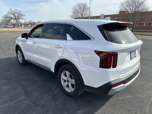 Certified 2024 Kia Sorento LX image 8