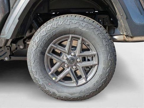 New 2025 Jeep Gladiator Sport image 10