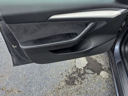 Used 2022 Tesla Model 3 Standard Range RWD image 38