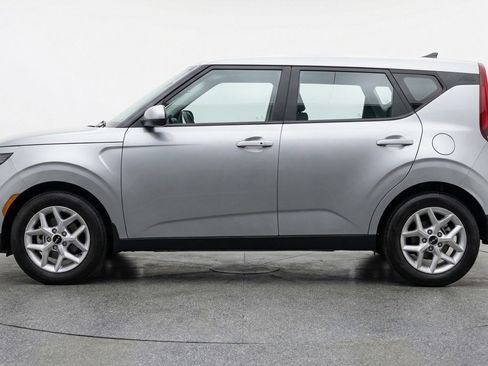 Used 2025 Kia Soul LX w/ LX Technology Package FWD image 5