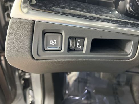 Certified 2023 Cadillac XT5 Premium Luxury w/ LPO, Floor Liner Package AWD/4WD image 19