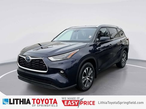 Certified 2022 Toyota Highlander XLE image 1