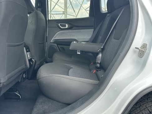 Used 2023 Jeep Compass Sport AWD/4WD image 19