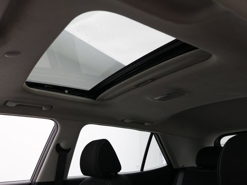 Used 2024 Hyundai Venue SEL FWD image 5