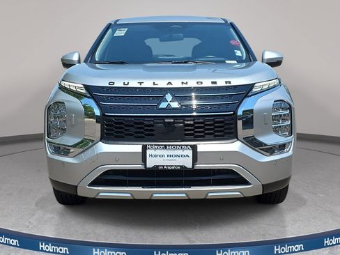 Used 2025 Mitsubishi Outlander SE AWD/4WD image 3