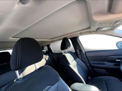 Used 2025 Nissan Kicks SV w/ SV Premium Package image 19