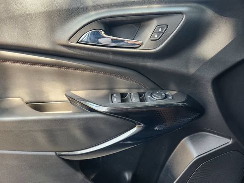 Used 2024 Chevrolet Trax RS FWD image 24
