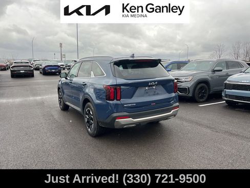 Certified 2025 Kia Sorento S w/ Panoramic Sunroof Package image 7