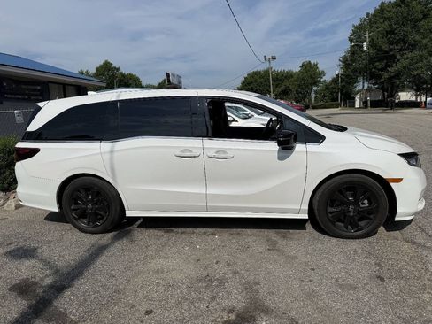 Used 2024 Honda Odyssey Sport image 4