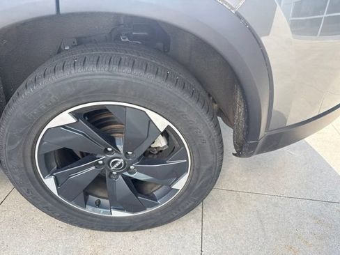 Used 2024 Nissan Rogue SV AWD/4WD image 11