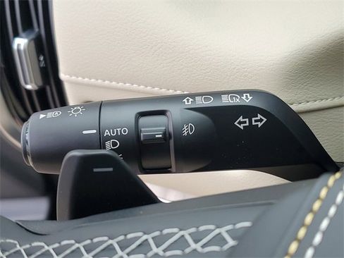 New 2025 Nissan Armada Platinum Reserve image 9