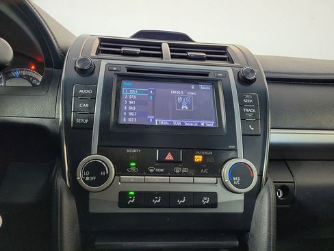 Used 2014 Toyota Camry SE FWD image 19