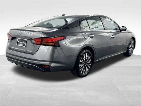 Used 2025 Nissan Altima 2.5 SV FWD image 10