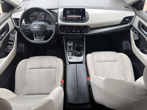 Used 2025 Nissan Rogue SV FWD image 17
