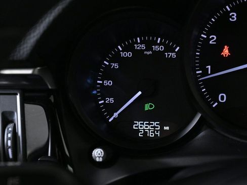 Certified 2023 Porsche Macan Turbo image 13