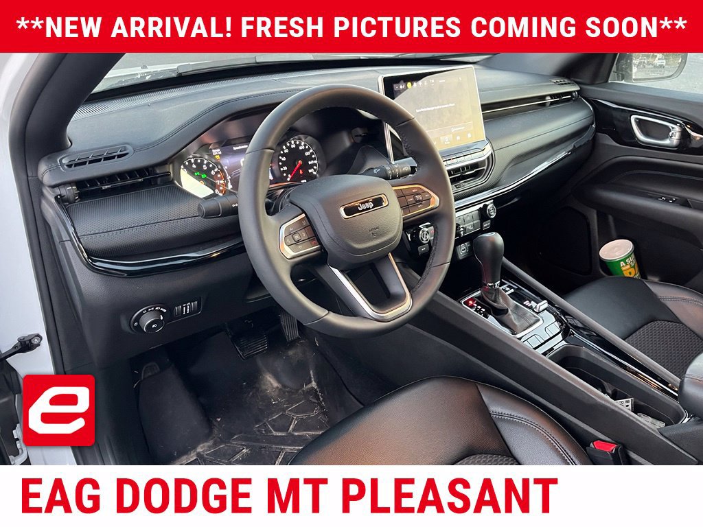 Used 2026 Jeep Compass Latitude AWD/4WD image 6