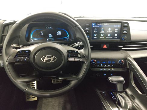 Used 2025 Hyundai Elantra Sport image 22