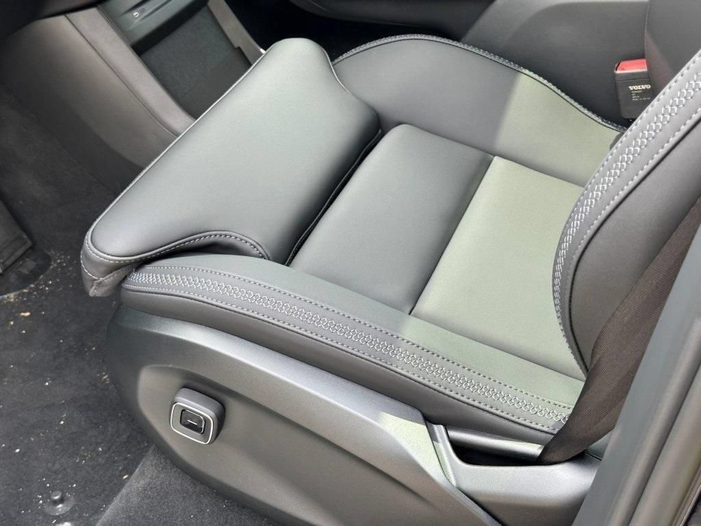 Certified 2025 Volvo EX90 Plus AWD/4WD image 19