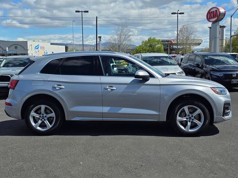 Used 2023 Audi Q5 2.0T Premium w/ Convenience Package image 6