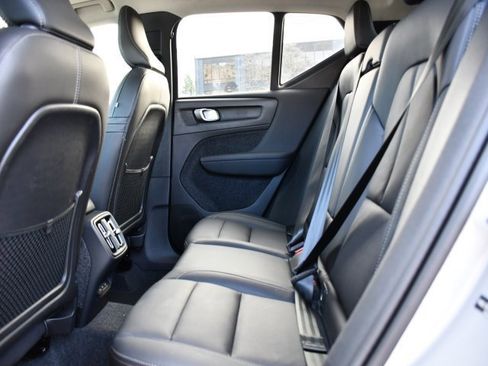 Used 2025 Volvo XC40 B5 Core image 14