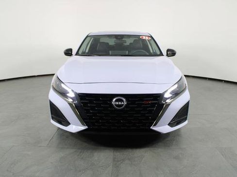 Certified 2025 Nissan Altima 2.5 SR w/ SR Premium Package FWD image 14