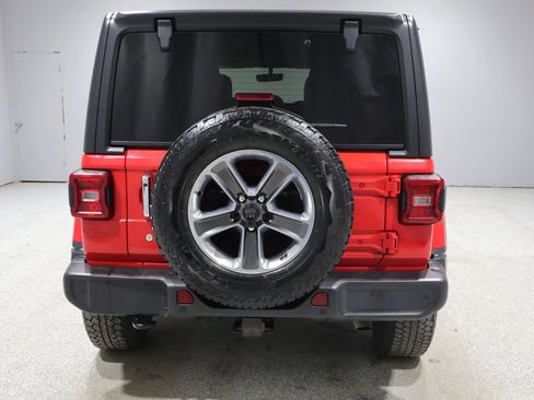 Used 2019 Jeep Wrangler Unlimited Sahara w/ Uconnect 4C Nav & Sound Group AWD/4WD image 3