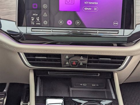 Used 2024 Volkswagen Atlas SEL Premium R-Line image 21