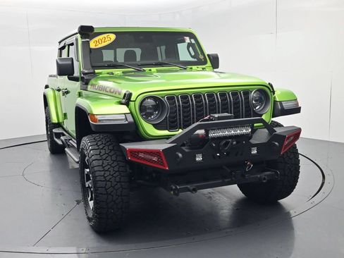 Used 2025 Jeep Gladiator Rubicon w/ Convenience Group AWD/4WD image 2