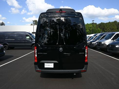 Used 2025 Mercedes-Benz Sprinter 2500 image 28