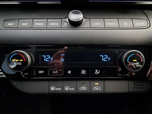 New 2025 Hyundai Elantra SEL image 23