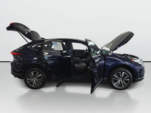 Used 2023 Toyota Venza LE AWD/4WD image 9