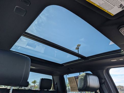 Used 2023 Toyota Tundra Platinum image 3