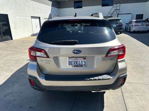 Used 2018 Subaru Outback 2.5i Limited AWD/4WD image 3