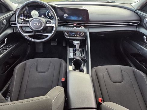Used 2023 Hyundai Elantra SEL w/ Convenience Package image 17