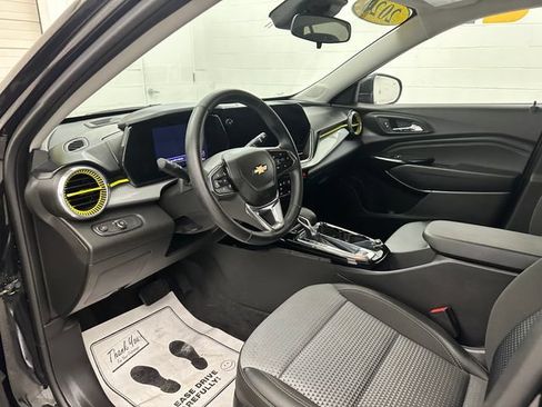 Used 2024 Chevrolet Trax LT w/ Driver Confidence Package FWD image 12