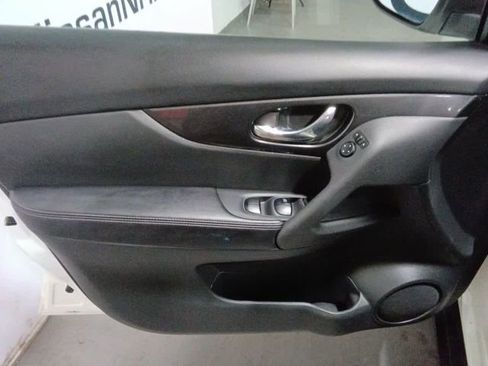 Used 2017 Nissan Rogue S AWD/4WD image 9