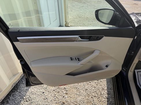 Used 2018 Volkswagen Passat 2.0T SE image 9