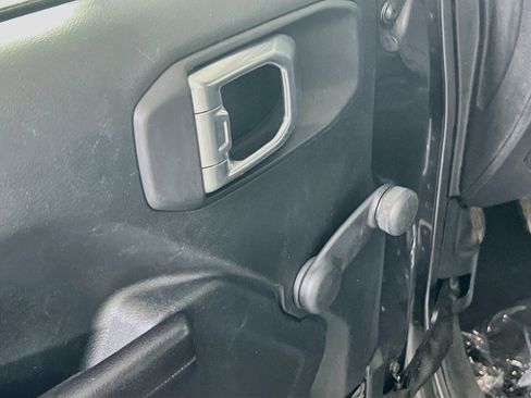 Used 2018 Jeep Wrangler Unlimited Sport AWD/4WD image 17