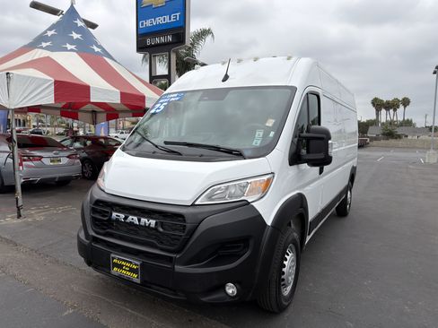 Used 2025 RAM ProMaster 2500 w/ Convenience Group FWD image 4