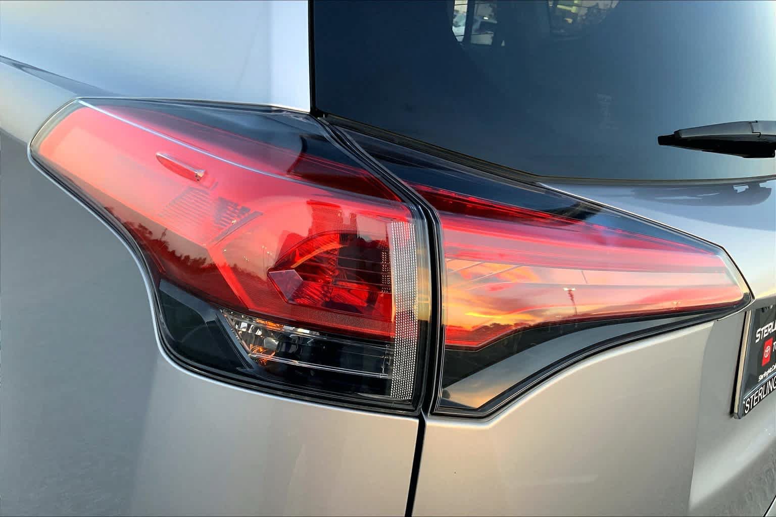 Used 2018 Toyota RAV4 XLE w/ Plus Extra Value Package FWD image 27