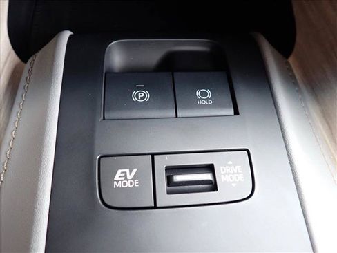 Used 2024 Toyota Venza XLE AWD/4WD image 20