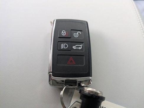New 2026 Land Rover Defender 110 X-Dynamic SE AWD/4WD image 32