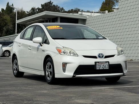 Used 2014 Toyota Prius Three w/ Solar Roof Package image 4